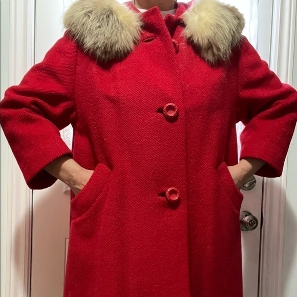 Vintage Red Wool Coat with Fur Size M/L - Picture 2 of 16